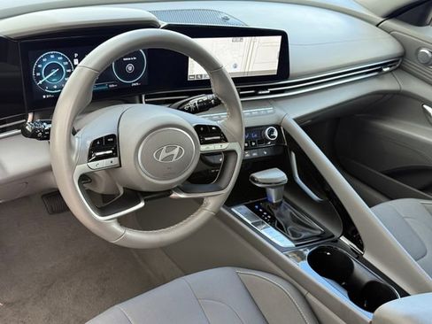 Used 2025 Hyundai Elantra SEL FWD image 10