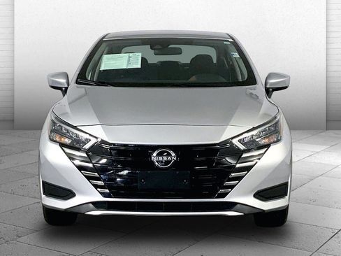 Used 2025 Nissan Versa SV FWD image 2