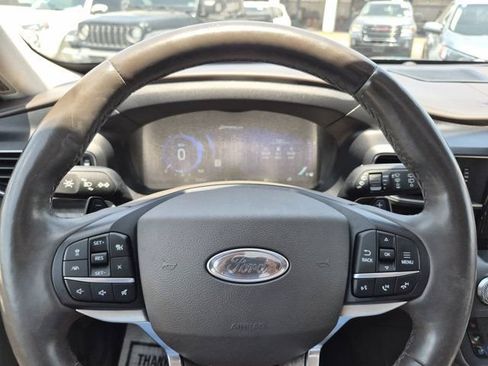 Used 2020 Ford Explorer Platinum w/ Premium Technology Package AWD/4WD image 22