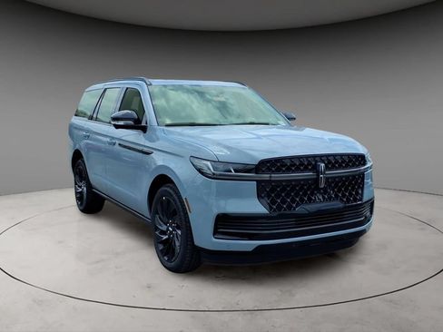 New 2026 Lincoln Navigator Reserve w/ Jet Appearance Package AWD/4WD image 13