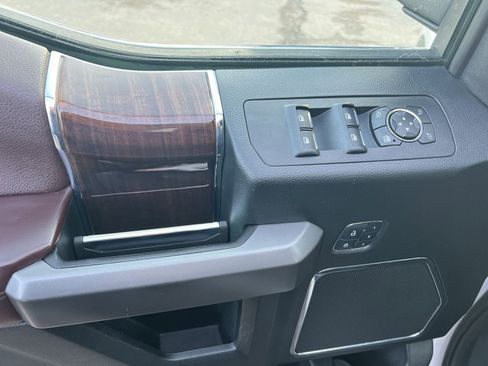 Used 2015 Ford F150 Platinum w/ Equipment Group 701A Luxury image 15