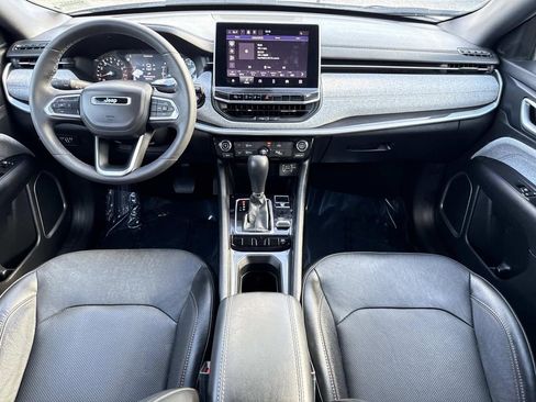 Used 2023 Jeep Compass Latitude image 16