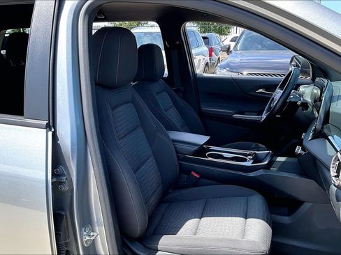 Used 2025 Chevrolet Equinox LT AWD/4WD image 9
