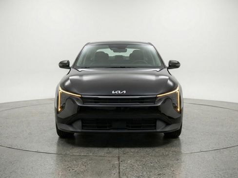 Used 2025 Kia K4 LXS image 2
