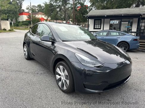 Used 2024 Tesla Model Y 2WD image 4