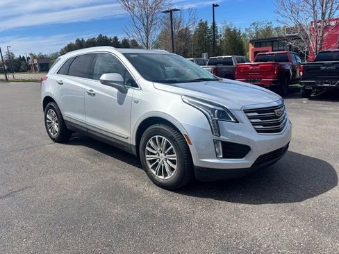 Used 2017 Cadillac XT5 Luxury w/ Driver Awareness Package AWD/4WD image 4