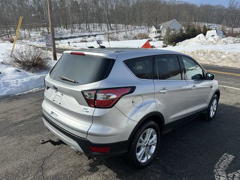 Used 2017 Ford Escape SE image 6