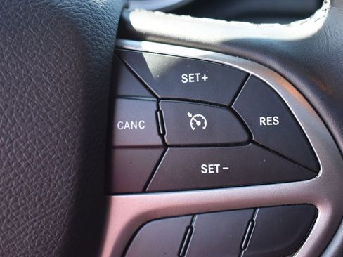 Used 2022 Jeep Grand Cherokee Limited image 39