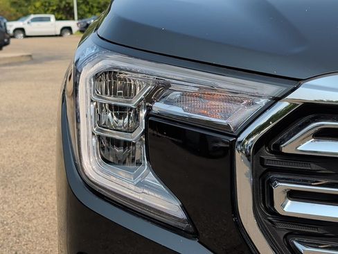 Used 2024 GMC Terrain SLT AWD/4WD image 42