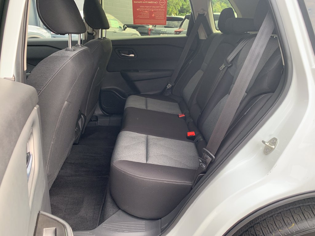 Certified 2025 Nissan Rogue SV FWD image 24