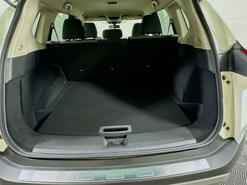 Used 2023 Nissan Rogue SV image 27