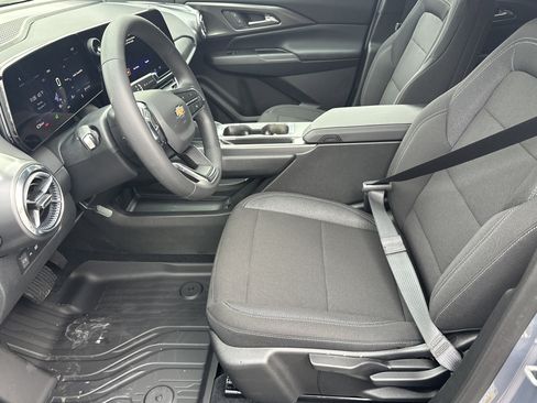 New 2026 Chevrolet Equinox EV LT image 9