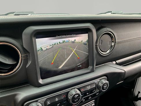 Used 2021 Jeep Wrangler Unlimited Sahara AWD/4WD image 14