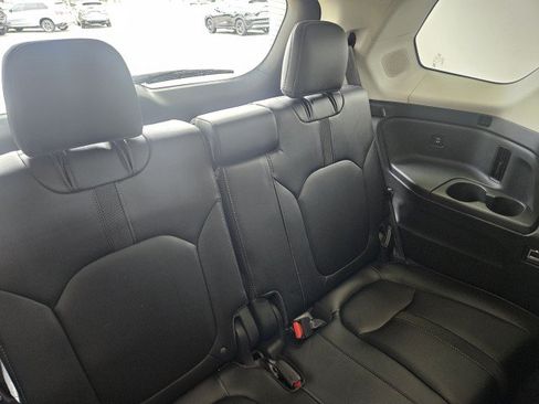 Used 2024 Honda Pilot Touring image 14