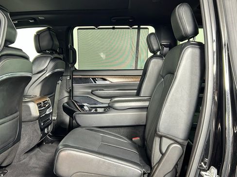 Used 2024 Jeep Grand Wagoneer L 4WD image 18