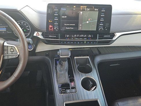 Used 2022 Toyota Sienna Platinum image 9