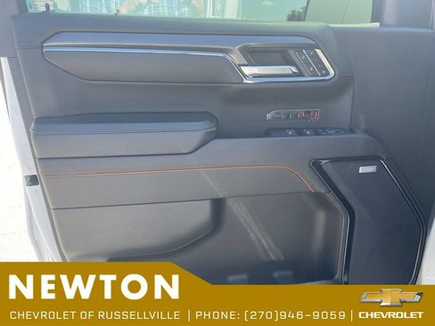 Used 2024 GMC Sierra 1500 AT4 w/ Technology Package AWD/4WD image 8