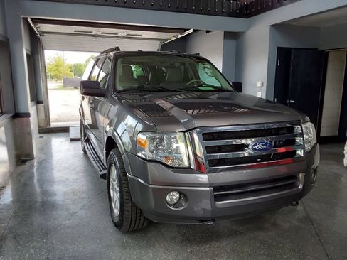 Used 2014 Ford Expedition XLT w/ Leather Seating Package AWD/4WD image 10