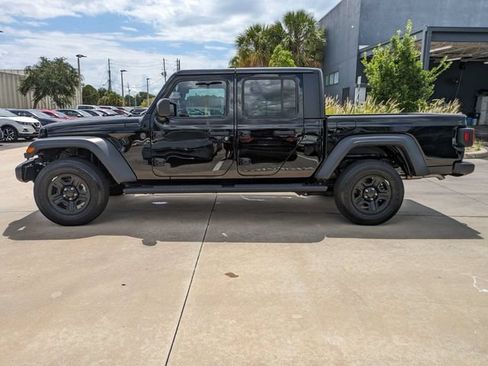 Used 2025 Jeep Gladiator Sport AWD/4WD image 9
