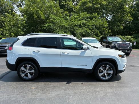 Used 2020 Jeep Cherokee Limited w/ Luxury Group AWD/4WD image 6