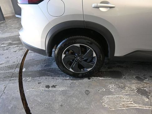 Used 2024 Nissan Rogue SV AWD/4WD image 20