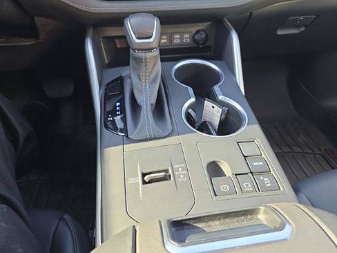 Used 2023 Toyota Highlander XSE FWD image 18