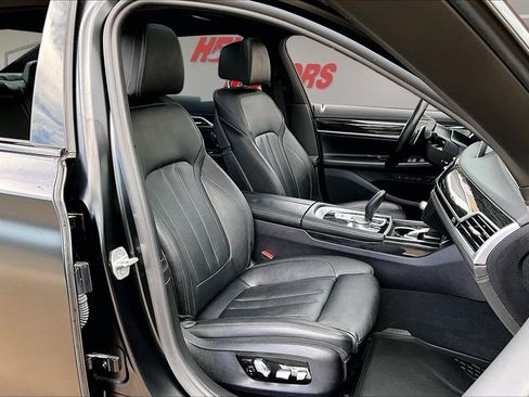 Used 2019 BMW 740i xDrive w/ M Sport Package AWD/4WD image 31