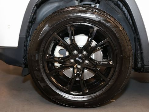 Used 2021 Jeep Cherokee Limited image 25