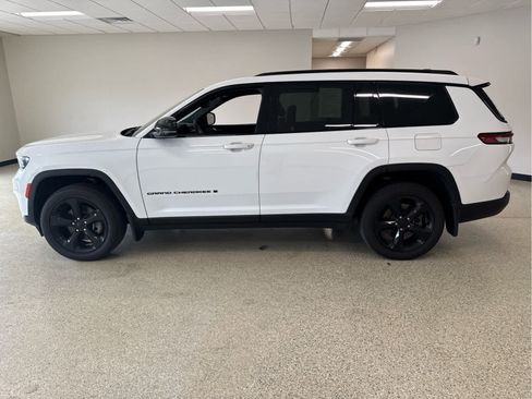 Used 2024 Jeep Grand Cherokee L Altitude image 10