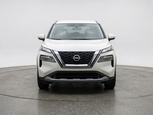 Used 2025 Nissan Rogue SV AWD/4WD image 2