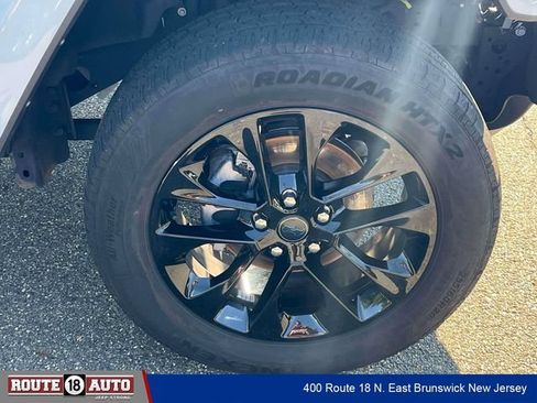 Used 2024 Jeep Wrangler Unlimited Sahara AWD/4WD image 7