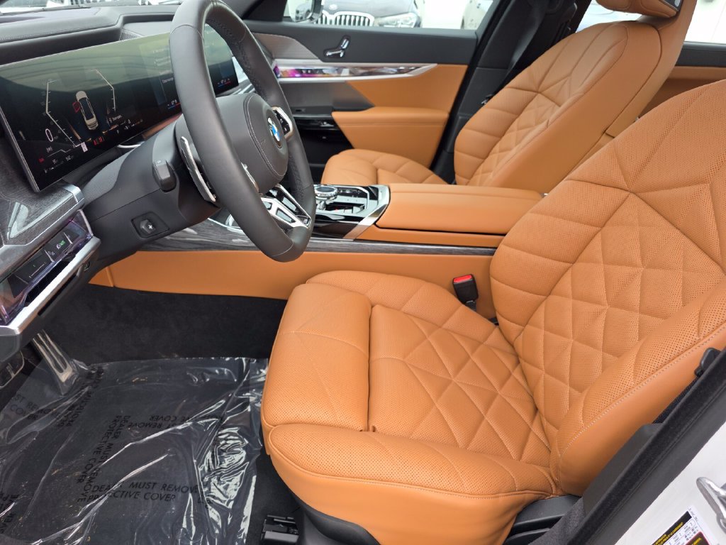 Used 2023 BMW 740i w/ Parking Assistance Package RWD image 9