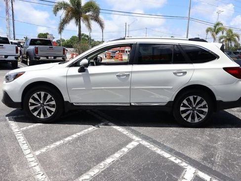 Used 2018 Subaru Outback 3.6R Touring AWD/4WD image 4