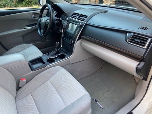 Used 2015 Toyota Camry LE image 10