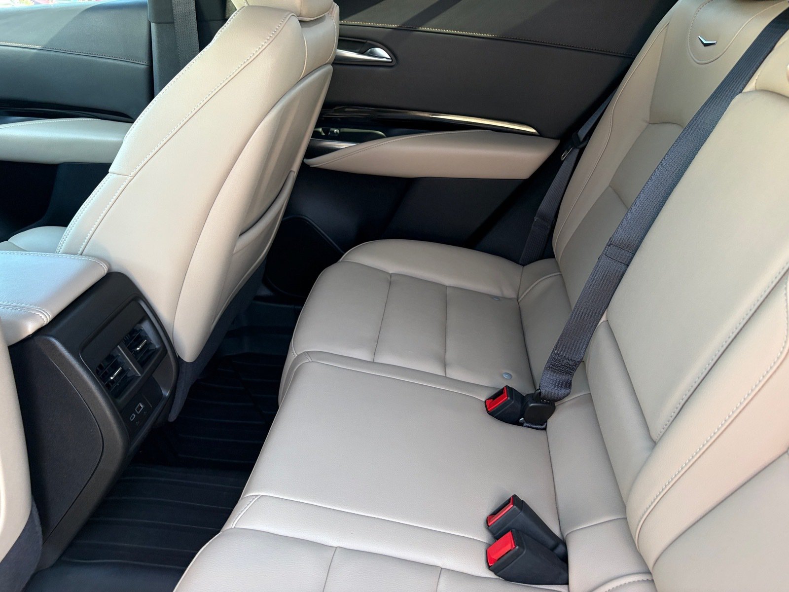 Used 2024 Cadillac XT4 Luxury FWD image 13