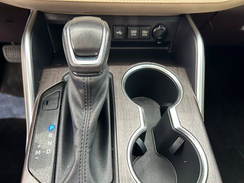 Used 2021 Toyota Highlander Limited image 29