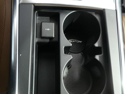 Certified 2021 Jaguar XF SE image 22