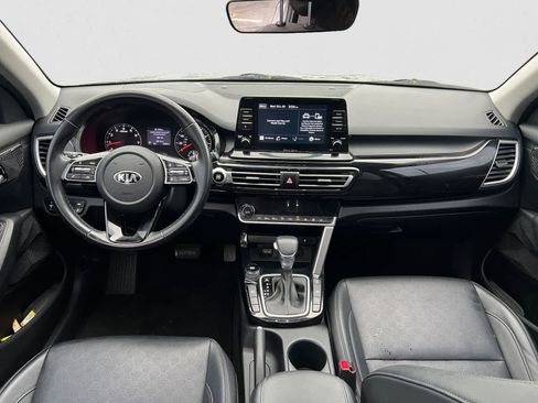 Certified 2021 Kia Seltos EX image 12