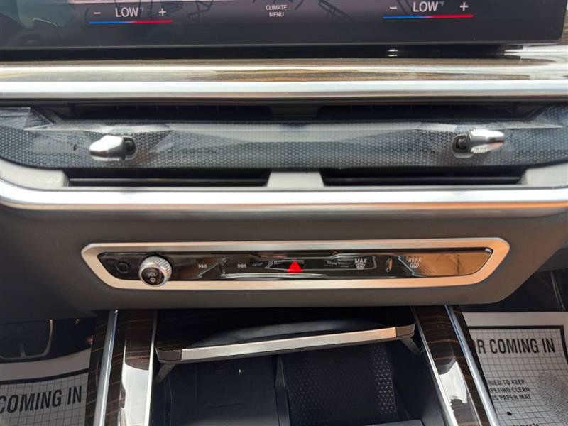 Used 2023 BMW X7 xDrive40i w/ M Sport Package AWD/4WD image 28