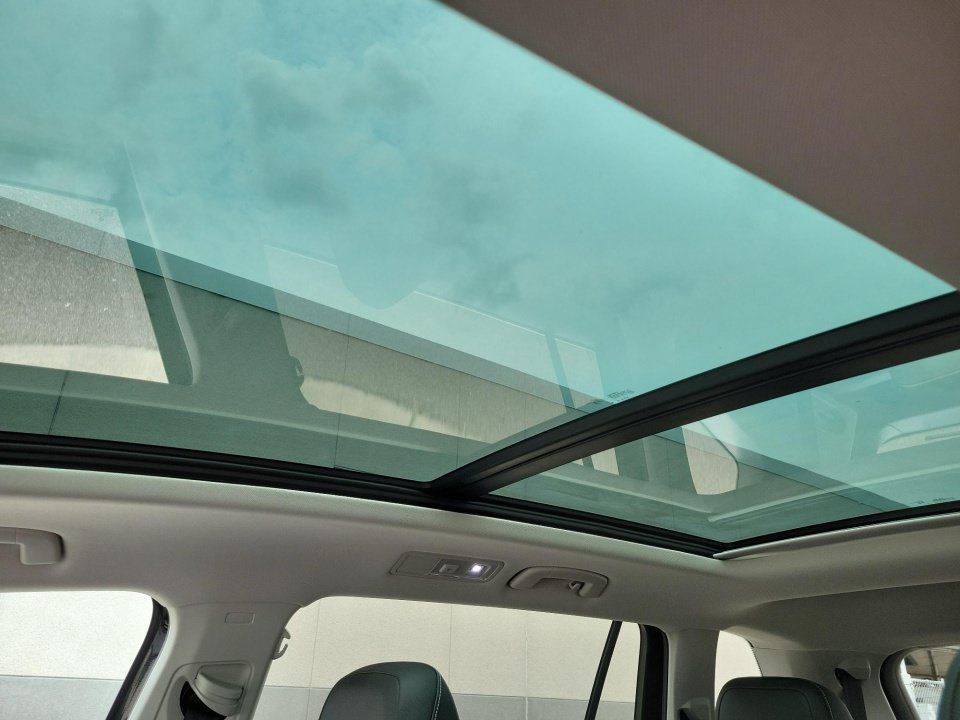 Certified 2023 Volkswagen Tiguan SE w/ Panoramic Sunroof Package FWD image 21