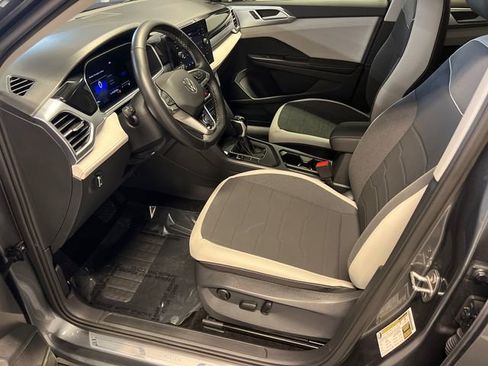 Certified 2025 Volkswagen Taos SE image 6