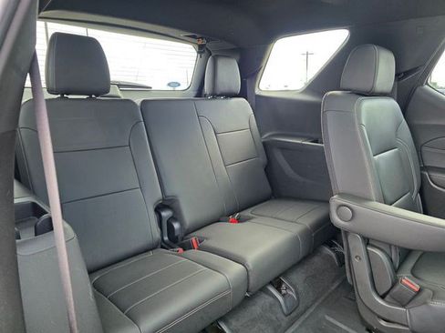 Used 2023 Chevrolet Traverse LT w/ LT Premium Package AWD/4WD image 17