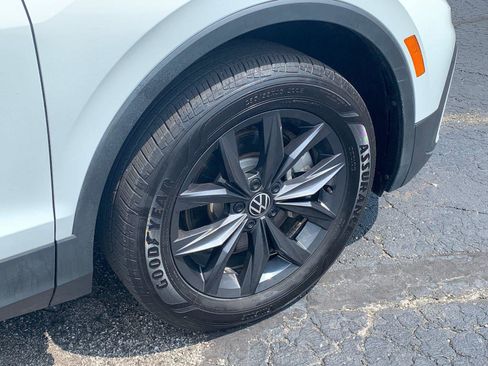 Used 2024 Volkswagen Tiguan SE image 9