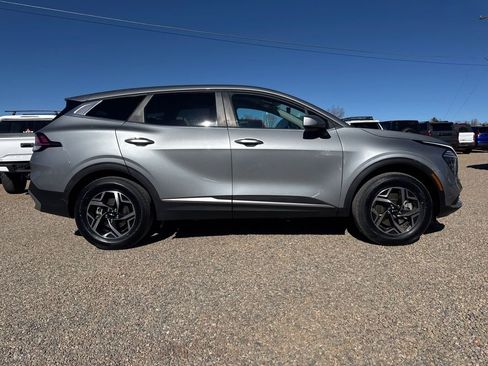 Used 2024 Kia Sportage LX image 2