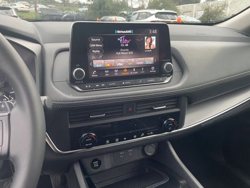 Used 2025 Nissan Rogue SV image 17