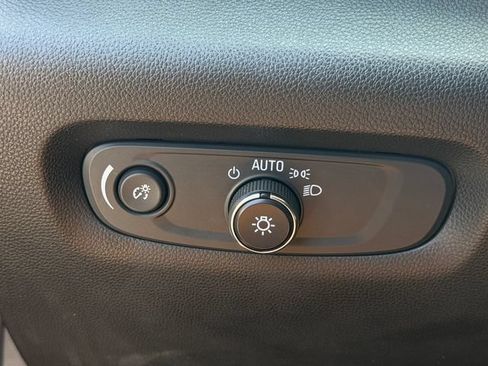 Used 2022 Chevrolet Traverse RS FWD image 25
