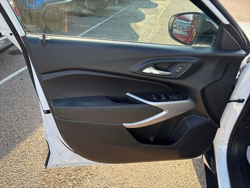 Used 2024 Chevrolet Trax RS FWD image 7