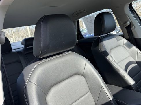 Used 2024 Volkswagen Jetta SE w/ Black Wheel Package image 29