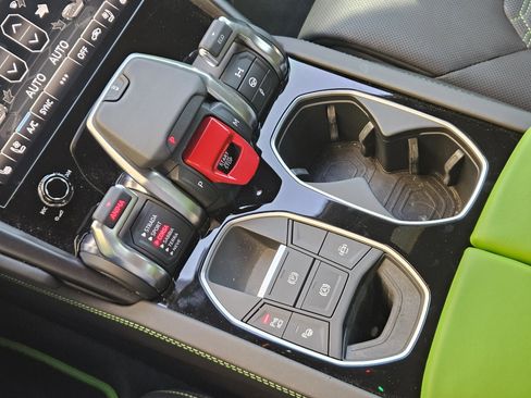 Used 2021 Lamborghini Urus image 22