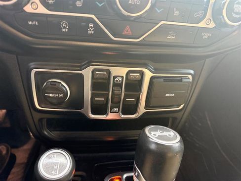 Used 2019 Jeep Wrangler Unlimited Sahara image 35